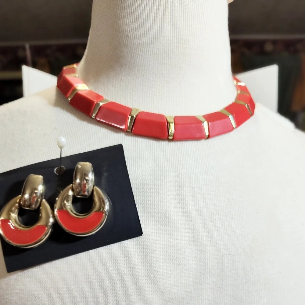 Elegant Redl and Gold Necklace and Earring Set NWOT
